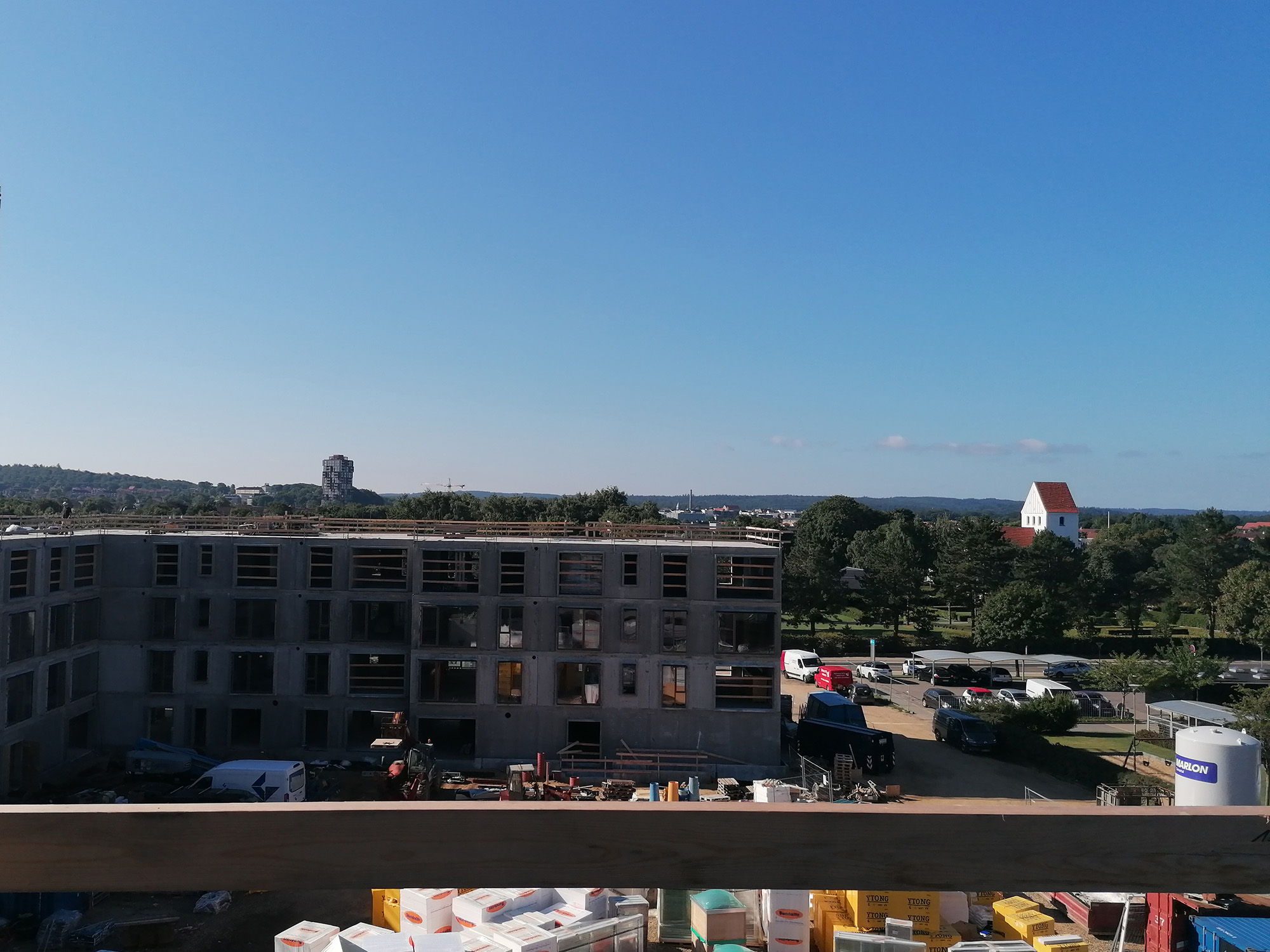 Ude, inde og fra oven: Stor aktivitet på byggeriet af Holmsø Silkeborg